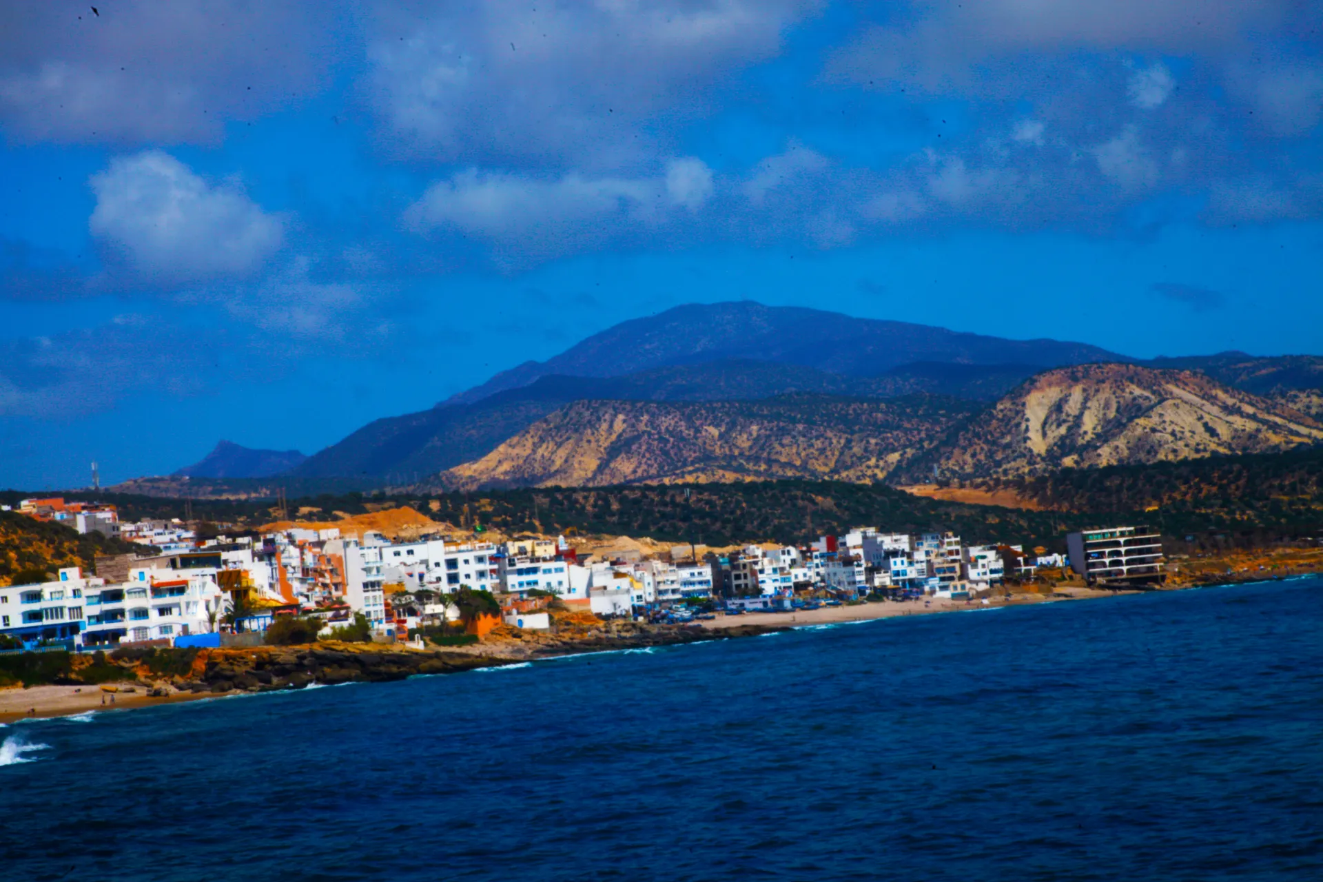 La baie de Taghazout depuis hauteur — la zone resort Taghazout Bay où se trouve le Hyatt Regency occupe la partie sud