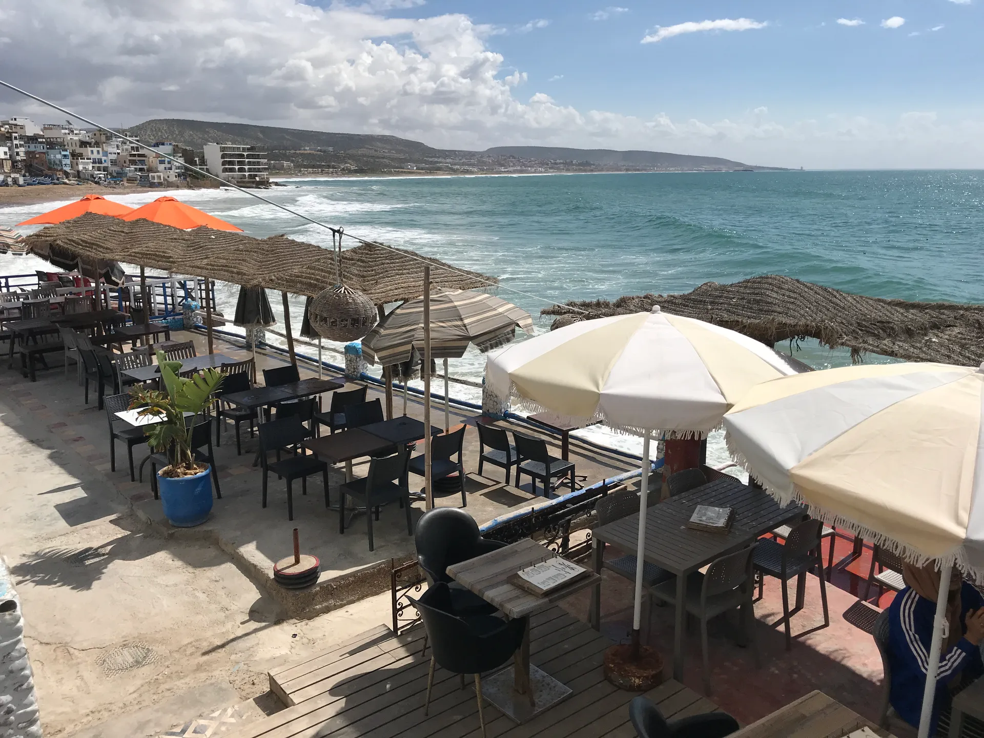 Restaurants en bord de mer à Taghazout — l'offre de restauration locale a beaucoup gagné en diversité depuis l'ouverture des resorts