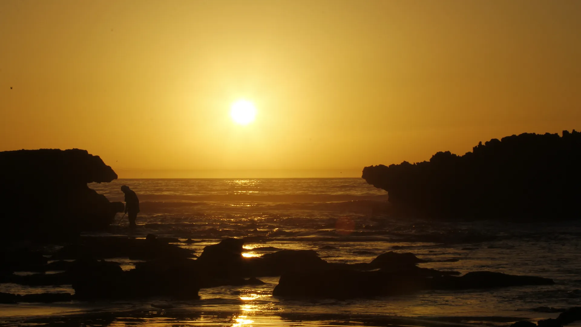 Coucher de soleil sur la côte de Taghazout — la zone Taghazout Bay où se trouve le Riu Palace Tikida est à 5 km au sud du village historique